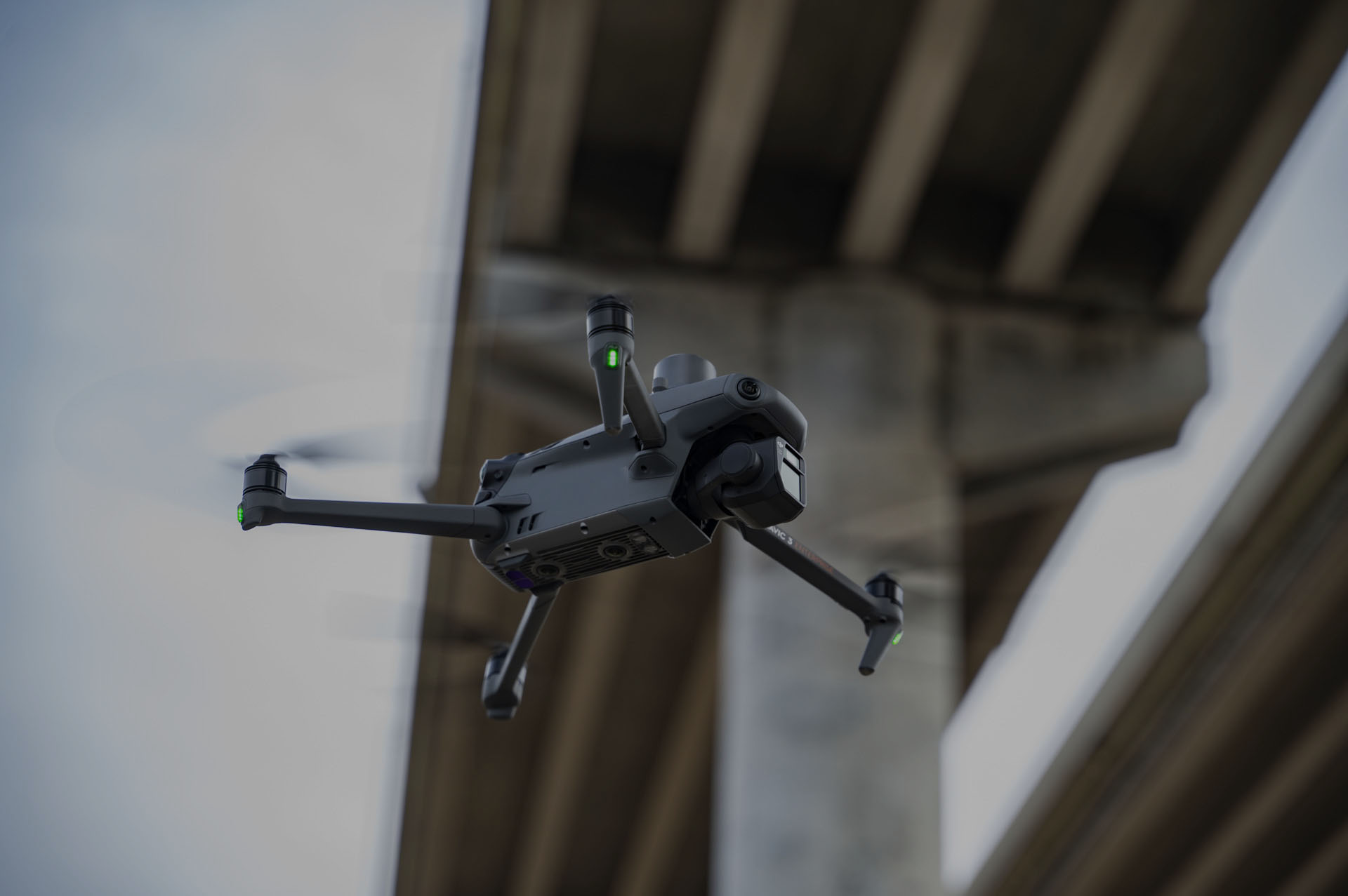 alt="inspection et photogrammétrie aérienne par drone Montréal Québec"